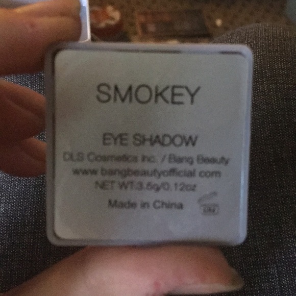 Compact make up eyeshadow - Picture 3 of 3